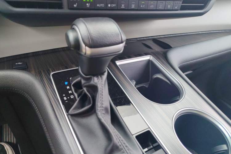 Used Toyota Granvia 2023 2.5L Hybrid Flagship VIP Edition Gear Lever