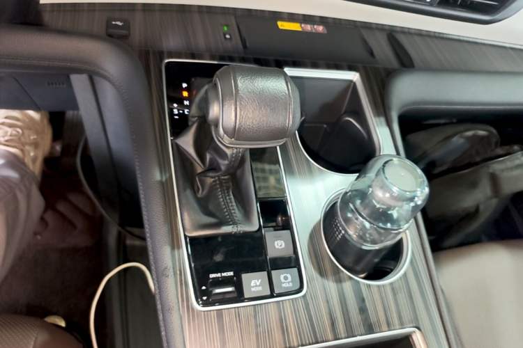 Used Toyota Granvia 2023 2.5L Hybrid Flagship VIP Edition Gear Lever