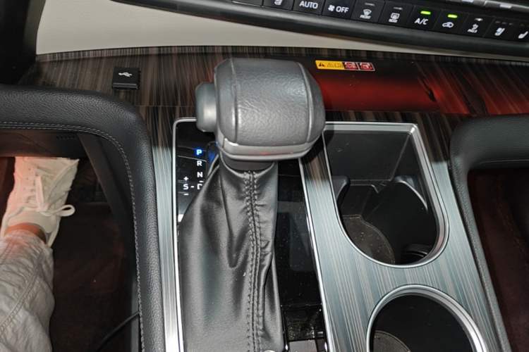 Used Toyota Granvia 2023 2.5L Hybrid Flagship VIP Edition Gear Lever