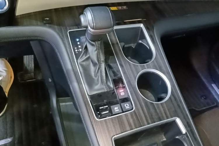 Used Toyota Granvia 2023 2.5L Hybrid Flagship VIP Edition Gear Lever