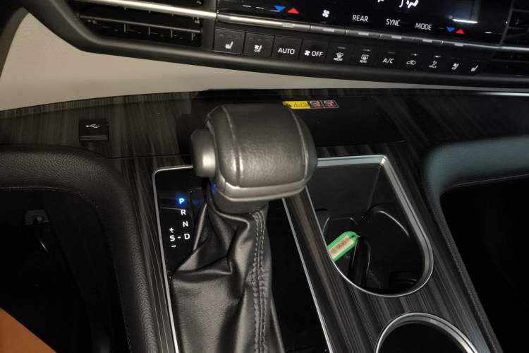 Used Toyota Granvia 2023 2.5L Hybrid Flagship VIP Edition Gear Lever