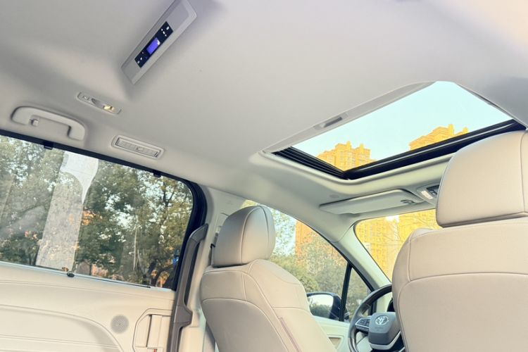 Used Toyota Granvia 2023 2.5L Hybrid Comfort Edition Headliner