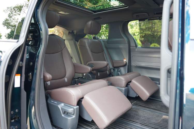 Used Toyota Granvia 2023 2.5L Hybrid Flagship VIP Edition Interior 11