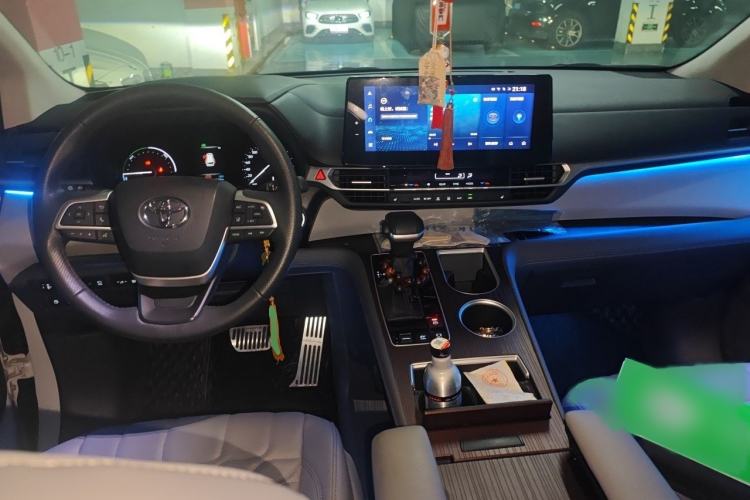 Used Toyota Granvia 2023 2.5L Hybrid Prestige PLUS Edition Interior 2