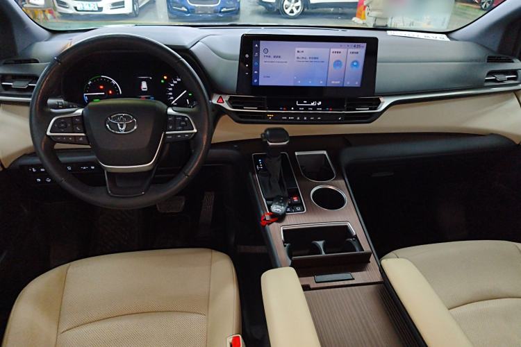 Used Toyota Granvia 2023 2.5L Hybrid Prestige Wellness PLUS Edition Interior 2
