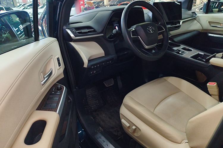 Used Toyota Granvia 2023 2.5L Hybrid Prestige Wellness PLUS Edition Interior 3