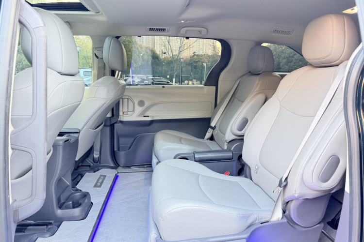 Used Toyota Granvia 2023 2.5L Hybrid Comfort Edition Interior 4