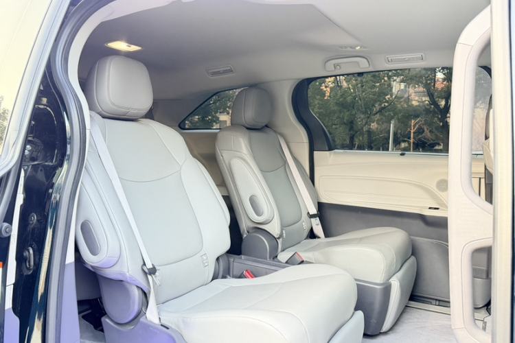 Used Toyota Granvia 2023 2.5L Hybrid Comfort Edition Interior 6