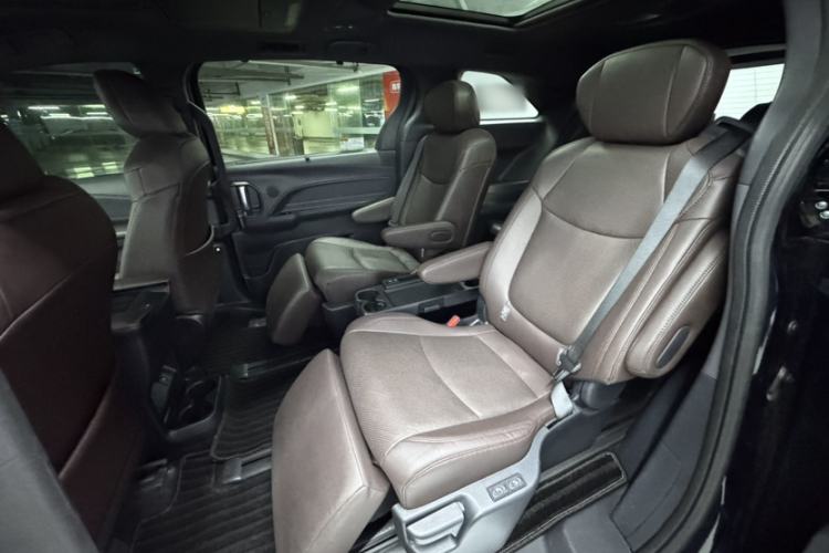 Used Toyota Granvia 2023 2.5L Hybrid Flagship VIP Edition Interior 6