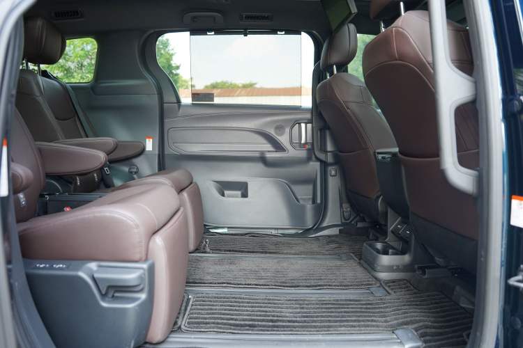 Used Toyota Granvia 2023 2.5L Hybrid Flagship VIP Edition Interior 9