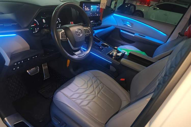 Used Toyota Granvia 2023 2.5L Hybrid Prestige PLUS Edition Left Front Seat