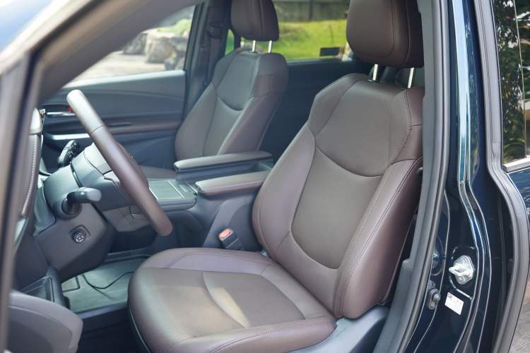 Used Toyota Granvia 2023 2.5L Hybrid Flagship VIP Edition Left Front Seat