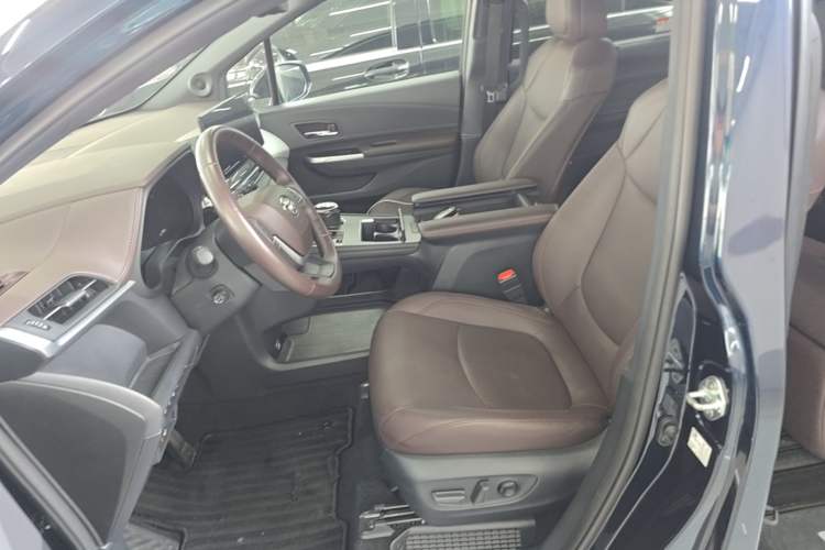Used Toyota Granvia 2023 2.5L Hybrid Flagship VIP Edition Left Front Seat