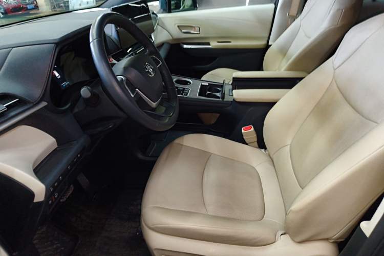 Used Toyota Granvia 2023 2.5L Hybrid Prestige Wellness PLUS Edition Left Front Seat
