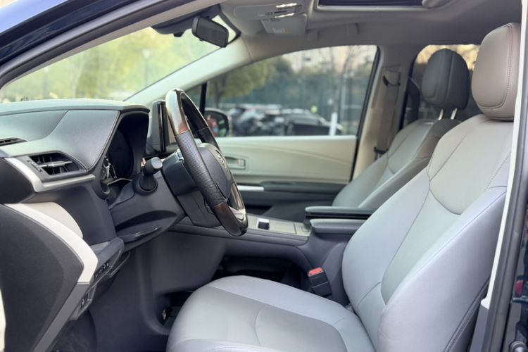 Used Toyota Granvia 2023 2.5L Hybrid Comfort Edition Left Front Seat
