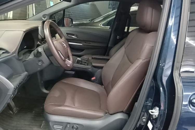 Used Toyota Granvia 2023 2.5L Hybrid Flagship VIP Edition Left Front Seat