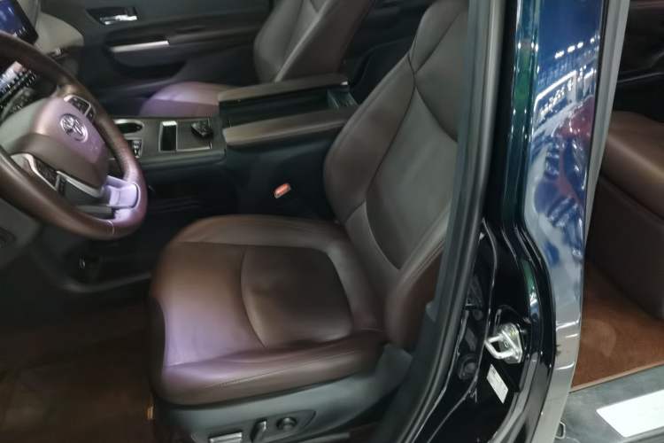 Used Toyota Granvia 2023 2.5L Hybrid Flagship VIP Edition Left Front Seat