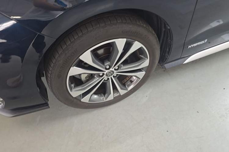 Used Toyota Granvia 2023 2.5L Hybrid Flagship VIP Edition Left Front Wheel Hub