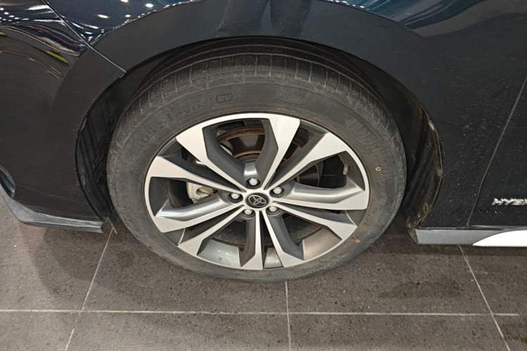 Used Toyota Granvia 2023 2.5L Hybrid Flagship VIP Edition Left Front Wheel Hub