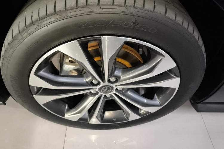 Used Toyota Granvia 2023 2.5L Hybrid Flagship VIP Edition Left Front Wheel Hub
