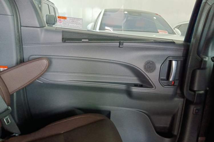 Used Toyota Granvia 2023 2.5L Hybrid Flagship VIP Edition Left Rear Door Interior
