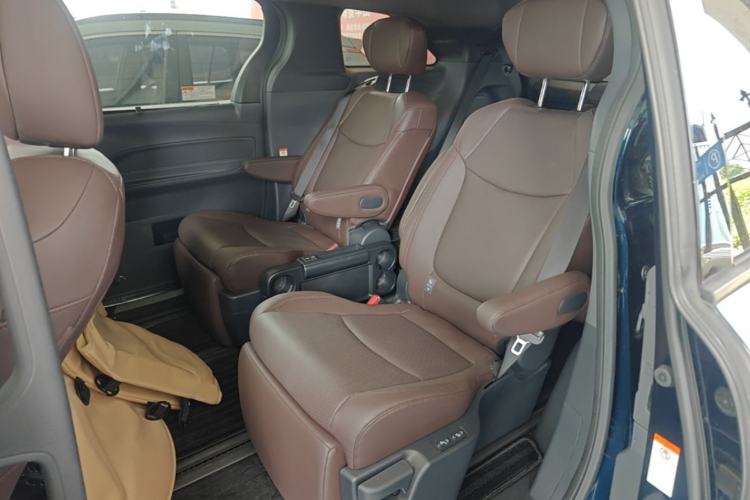 Used Toyota Granvia 2023 2.5L Hybrid Flagship VIP Edition Left Rear Seat