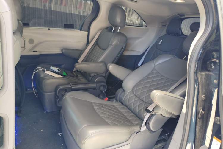 Used Toyota Granvia 2023 2.5L Hybrid Luxury Edition Left Rear Seat