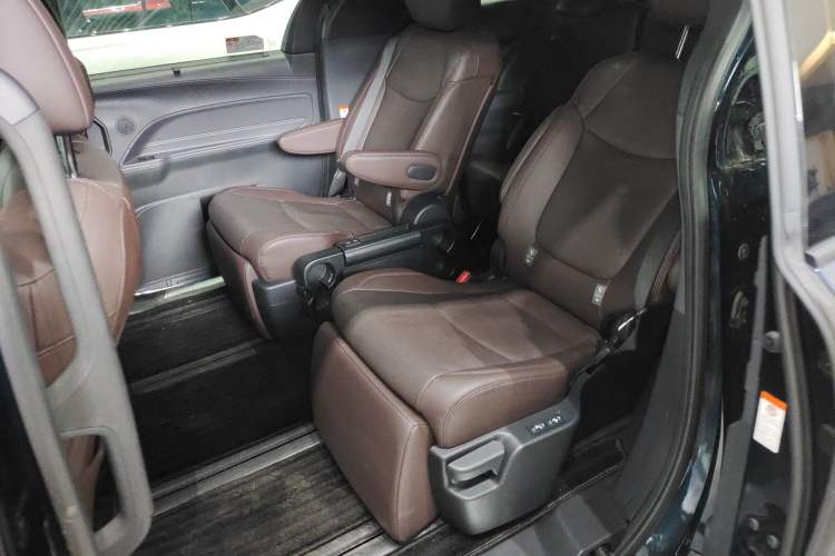 Used Toyota Granvia 2023 2.5L Hybrid Flagship VIP Edition Left Rear Seat