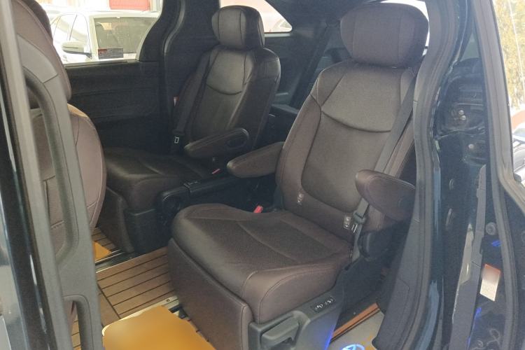 Used Toyota Granvia 2023 2.5L Hybrid Flagship VIP Edition Left Rear Seat