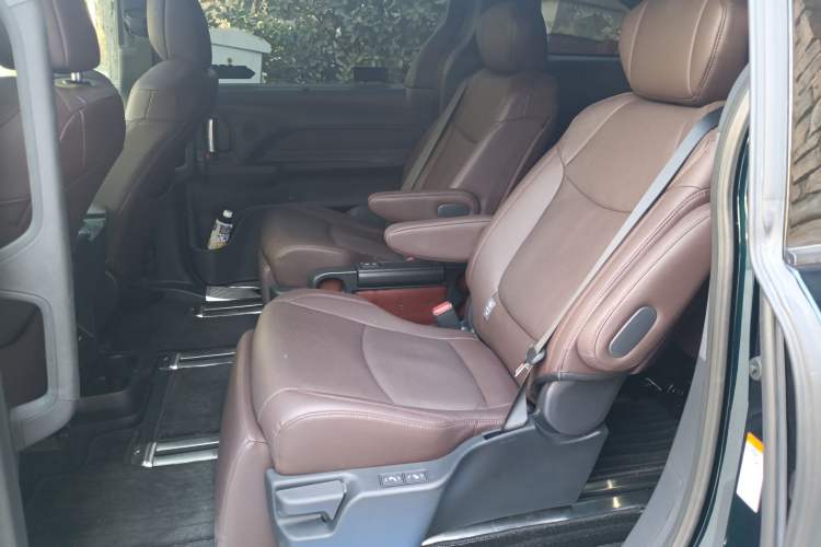 Used Toyota Granvia 2023 2.5L Hybrid Flagship VIP Edition Left Rear Seat