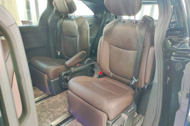 Used Toyota Granvia 2023 2.5L Hybrid Flagship VIP Edition Left Rear Seat