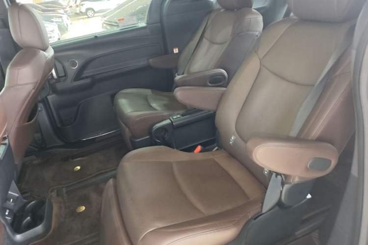 Used Toyota Granvia 2023 2.5L Hybrid Flagship VIP Edition Left Rear Seat