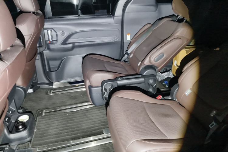 Used Toyota Granvia 2023 2.5L Hybrid Flagship VIP Edition Left Rear Seat