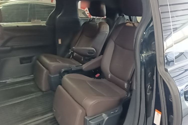 Used Toyota Granvia 2023 2.5L Hybrid Flagship VIP Edition Left Rear Seat