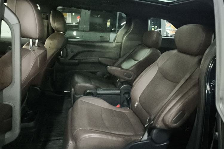 Used Toyota Granvia 2023 2.5L Hybrid Flagship VIP Edition Left Rear Seat