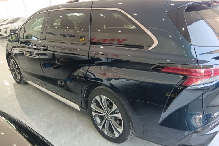 Used Toyota Granvia 2023 2.5L Hybrid Flagship VIP Edition Left Side