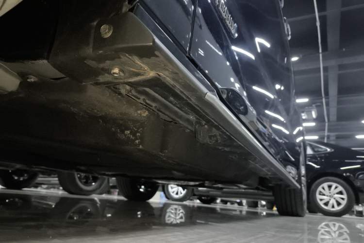 Used Toyota Granvia 2023 2.5L Hybrid Flagship VIP Edition Left Side Sill