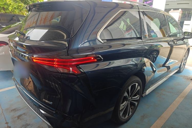 Used Toyota Granvia 2023 2.5L Hybrid Flagship VIP Edition Rear Right 45 Deg