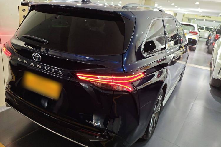Used Toyota Granvia 2023 2.5L Hybrid Flagship VIP Edition Rear Right 45 Deg