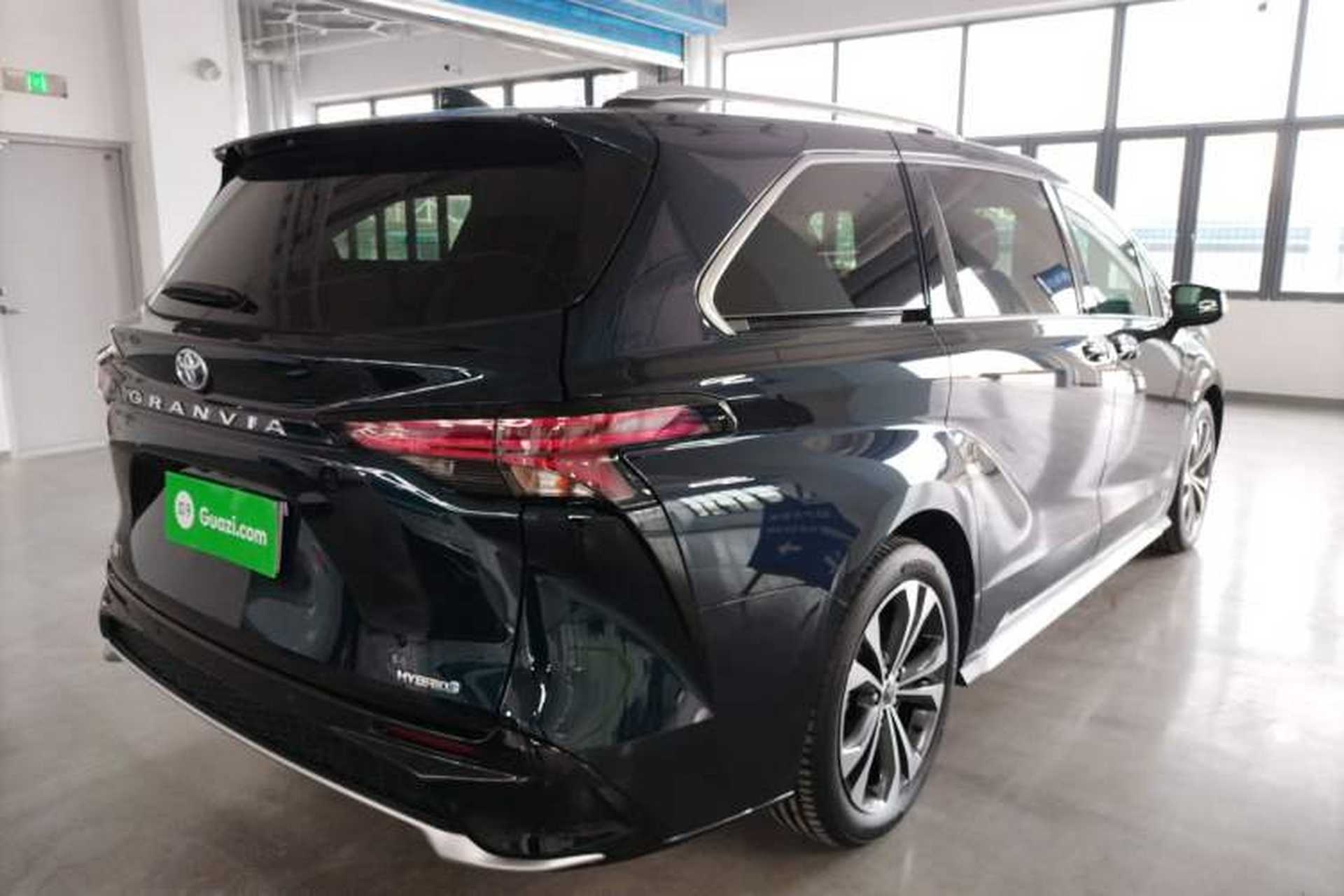 Used Toyota Granvia 2023 2.5L Hybrid Flagship VIP Edition Rear Right 45 Deg