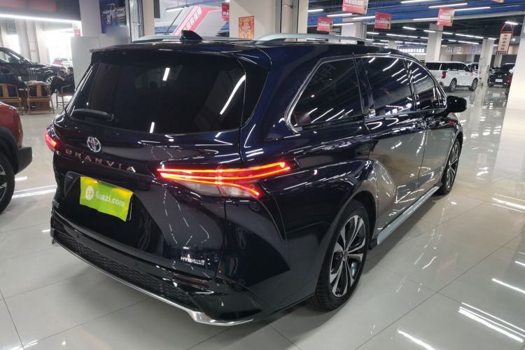 Used Toyota Granvia 2023 2.5L Hybrid Flagship VIP Edition Rear Right 45 Deg