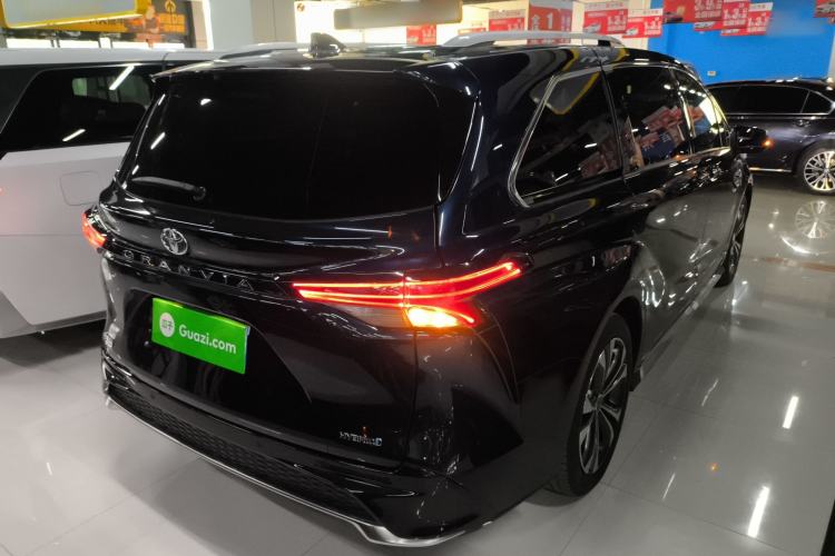 Used Toyota Granvia 2023 2.5L Hybrid Flagship VIP Edition Rear Right 45 Deg