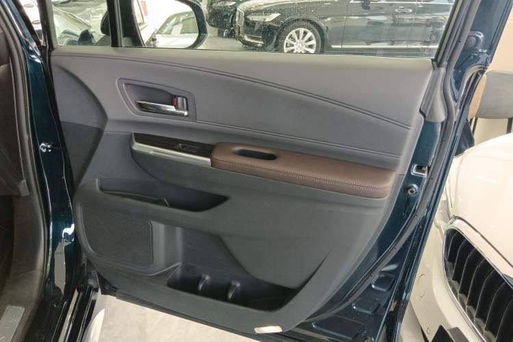 Used Toyota Granvia 2023 2.5L Hybrid Flagship VIP Edition Right Front Door Interior