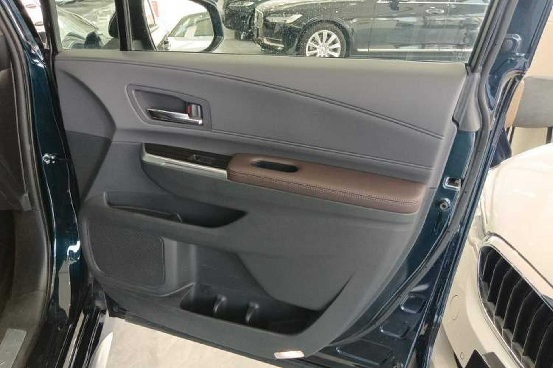 Used Toyota Granvia 2023 2.5L Hybrid Flagship VIP Edition Right Front Door Interior