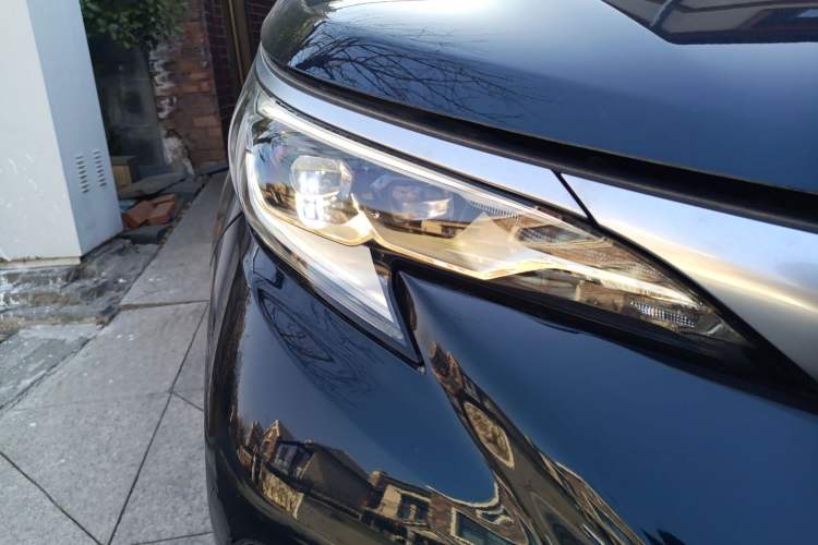 Used Toyota Granvia 2023 2.5L Hybrid Flagship VIP Edition Right Front Headlight