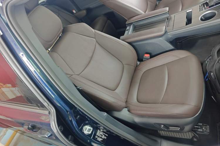 Used Toyota Granvia 2023 2.5L Hybrid Flagship VIP Edition Right Front Seat