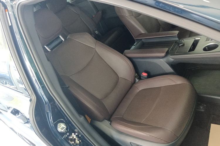 Used Toyota Granvia 2023 2.5L Hybrid Flagship VIP Edition Right Front Seat