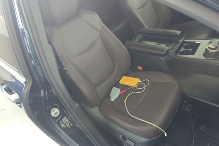 Used Toyota Granvia 2023 2.5L Hybrid Flagship VIP Edition Right Front Seat