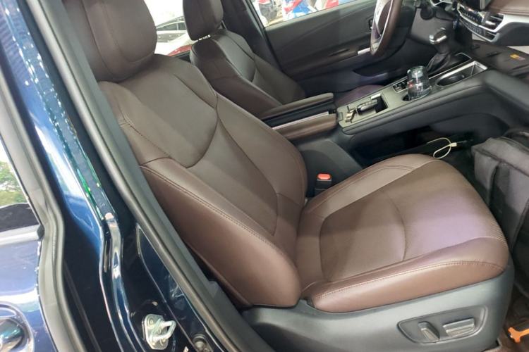 Used Toyota Granvia 2023 2.5L Hybrid Flagship VIP Edition Right Front Seat