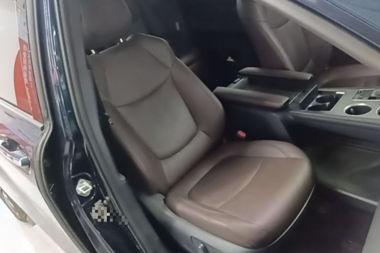 Used Toyota Granvia 2023 2.5L Hybrid Flagship VIP Edition Right Front Seat
